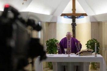 Pope prays for media covering pandemic
