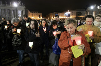 Pope from hospital: ‘Thank you for your prayers, I accompany you from here’